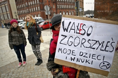 Gdansk. ul. Dluga manifa zorganizowana przez Trojmiejska...