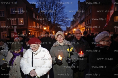 Gdansk. Marsz pamieci ofiar katastrofy smolenskiej...