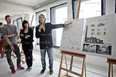 Uroczystosc prezentacji efektu pracy studentow i profesorow...