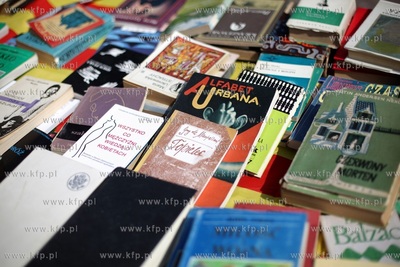 Gdańsk Oliwa. Wymiana książek wśród mieszkańców...