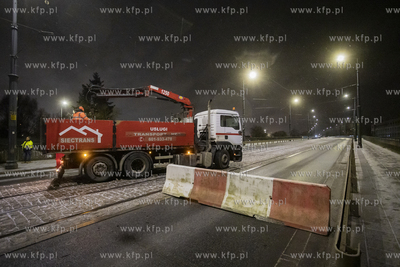 Most Siennicki.został zamknięty dla ruchu kołowego,...