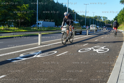 Ekostrada - nowa droga rowerowa w al. Armii Krajowej...