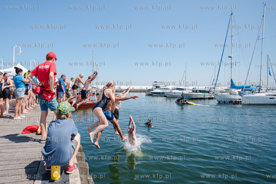 Sopot. 12. Charytatywny skok z molo do morza dla Moniki...