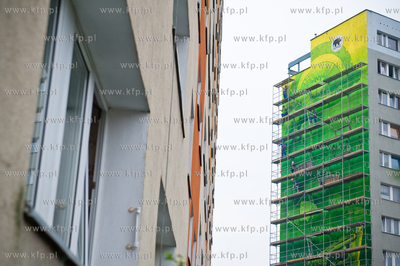 Gdansk. Zaspa. Pilotow 10. Demontaz rusztowania i odsloniecie...