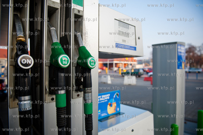 Gdansk. Wrzeszcz. Samoobsllugowa stacja paliw Neste...