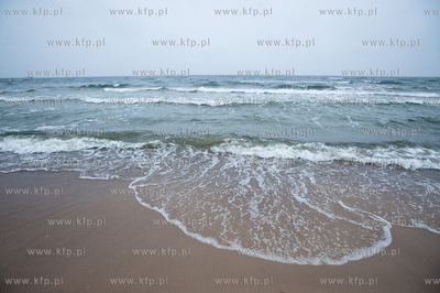 Nieprzyjemna, niezachecajaca do spacerow, zimowa pogoda...