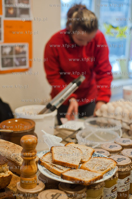 Gdansk. Oliwa. Dom Zarazy. Bazar nisko przetworzonej...