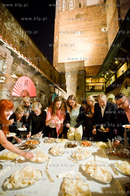 Gdansk. Chinska noc w Muzeum Bursztynu.
Nz degustacja...