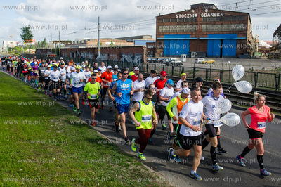 Zawodnicy na trasie I PZU Gdansk Maraton.
17.05.2015
fot....