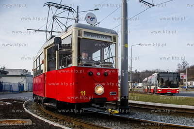 Gdansk. Dzien kobiet w zabytkowym tramwaju 105 N z...
