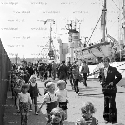 Tlumy na Skwerze Kosciuszki w Gdyni. 
04.06.1973
1czerwiec73_z.kosycarz_p7
Fot....