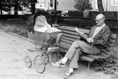 Chwila odpoczynku na skwerze przy ulicy Św. Ducha...