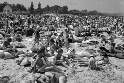 Letni wypoczynek na plaży w Gdańsku. (lata60)
1965
0005298z
Fot....