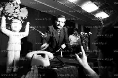 Strajk w Stoczni Gdanskiej im. Lenina Nz. Lech Walesa...