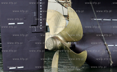 W stoczni Szczecinskiej Nowa odbylo sie ostatnie wodowanie...