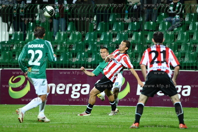 Lechia Gdansk  w ramach rozgrywek ekstraklasy pokonuje...