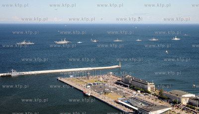 Parada z okazji obchodow Dni Morza i swieta Marynarki...