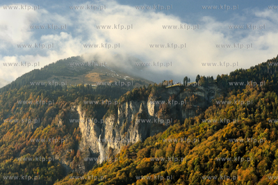 Szwajcaria, Alpweg, Berno. Jesienne Alpy pokryte sniegiem...