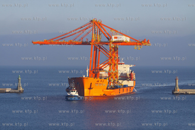 Nowe suwnice dla Baltyckiego Terminalu Kontenerowego...
