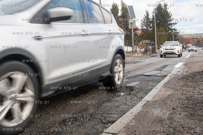 Suchaninoi. Interwencujne łatanie dziur w drodze po...