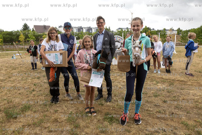 Zawody PONY CUP 2023 HOBBYHORSE przed Urzędem Gminy...