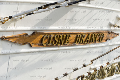 Brazylijska fregata Cisne Branco wpływa do Nabrzeża...