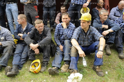 Protest stoczniowcow ze Stoczni Gdynia w związku z...