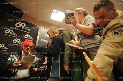 Gdansk, EMPIK w Galerii Baltyckiej. Spotkanie zespolu...