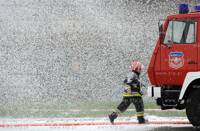 Ćwiczenia podczas symulowanego pozaru cysterny z gazem...
