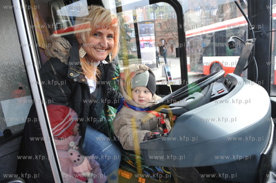 Targ Weglowy w Gdansku - prezentacja nowych autobusow...