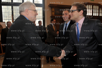 Gdansk, Dwor Artusa. Prezentacja przyszlych radnych...