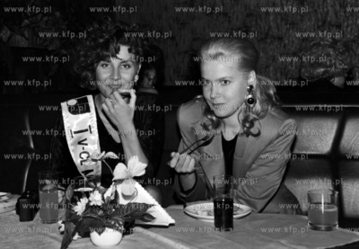 Po wyborach Miss Mezatek w gdynskim Teatrze Dramatycznym...