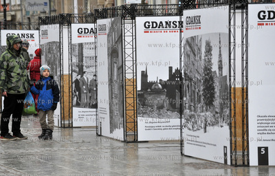 Wystawa Gdansk miasto od nowa na Dlugim Targu. Zdjęcia...