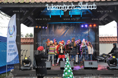 Jarmark Bozonarodzeniowy na placu Mariackim przy kosciele...