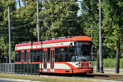 Gdańsk. Bombardier, tramwaj GTiA na al. Zwycięstwa....