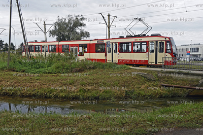 Gdańsk Stogi. Tramwaj na ul. Wosia Budzysza, przystanek...