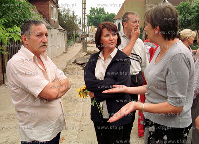 Jolanta Kwasniewska odwiedza gdanskich powodzian w...