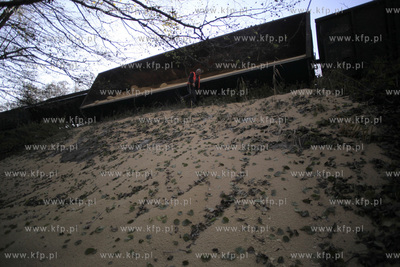 Sześć wagonów z siarką wykoleiło się, a z trzech...