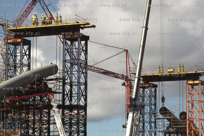 Montaz luku stanowiacego element nosny wiaduktu na...