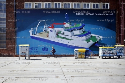 Gdynia. Stocznia S.R. Nauta. Ceremonia polozenia stepki...