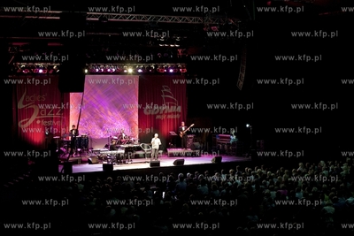 Ladies Jazz Festival. Koncert Dionne Warwick w Hali...