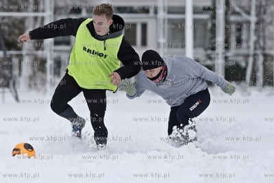 Gdansk Zaspa. Pilkarski turniej dzikich druzyn Do przerwy...