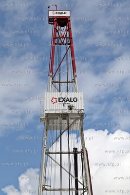 Przygotowania do pierwszych odwiertow w poszukiwaniu...