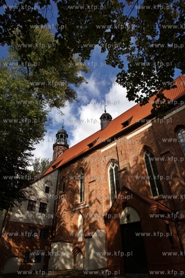 Zukowo.  Kosciol pw. Wniebowziecia Najswietszej Maryi...