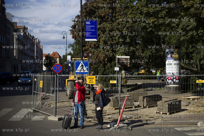 Rozpoczeła sie przebudowa placu pomiędzy ulicami...