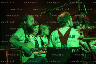 Festiwal Świat Mało Znany. Koncert zespołu Caritas...