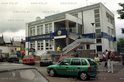 Kartuzy - ul. Kosciuszki Bank Gdanski 26.06.2000 fot....