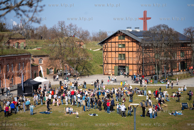 Ogląganie cześciowego, 13% zaśmienia słońca na...