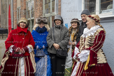 Odsłonięcie tablicy poświęconejrzeźbiarzowi  prof....