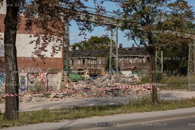 Stocznia Cesarska, ul. Popiełuszki. Wyburzanie budynku...